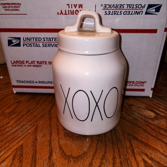 Rae Dunn Canister XOXO Love - Picture 6 of 6